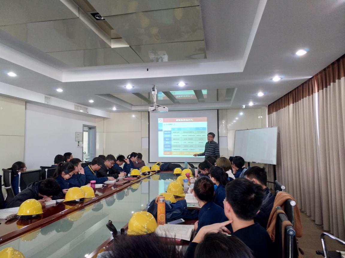 图 王豪老师对卓越班进行授课